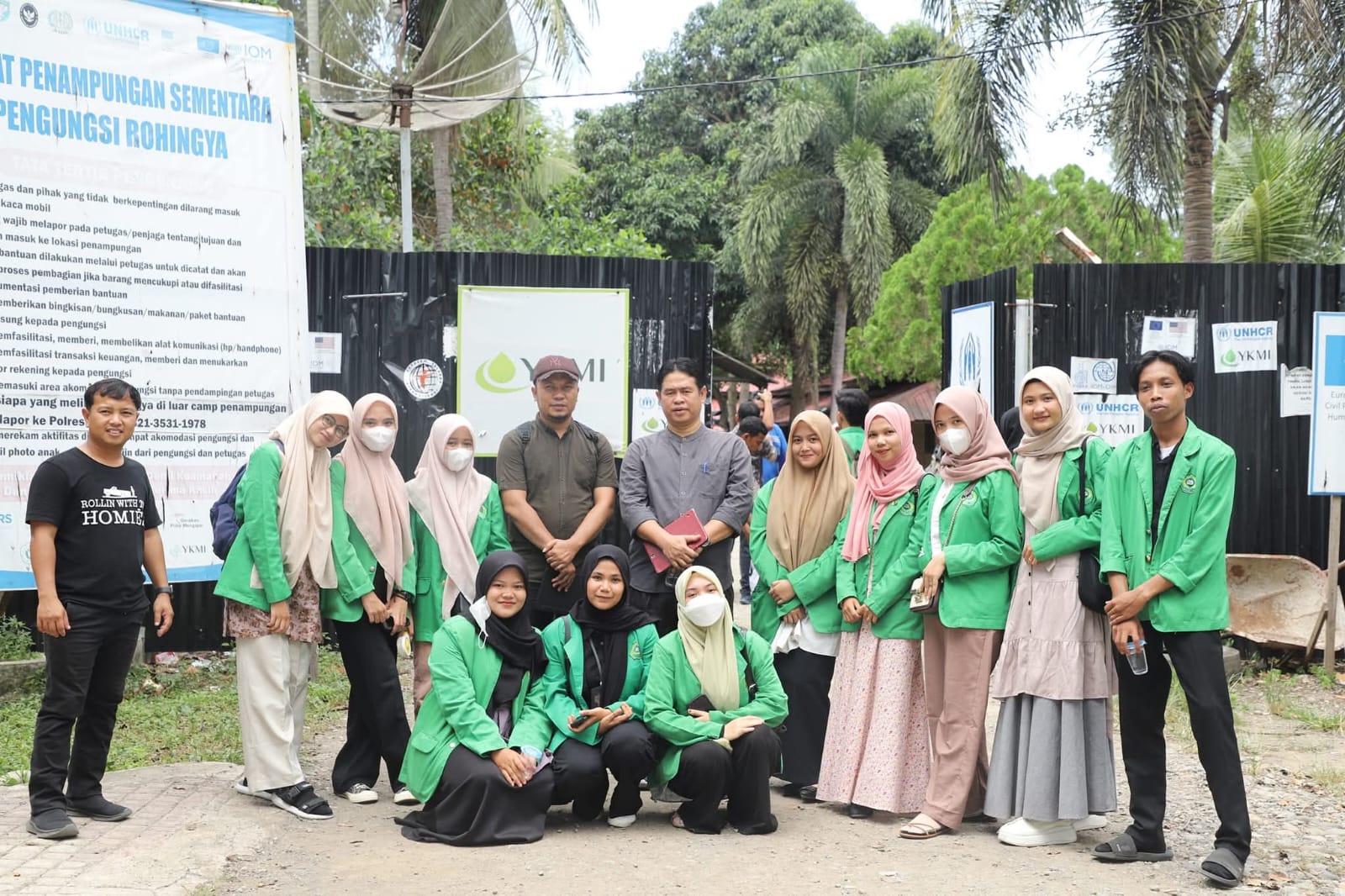 Pengabdian Masyarakat Internasional Kolaborasi Dosen dan Mahasiswa "international Community Service for Rohingya Refugee in Pidie District, Aceh"