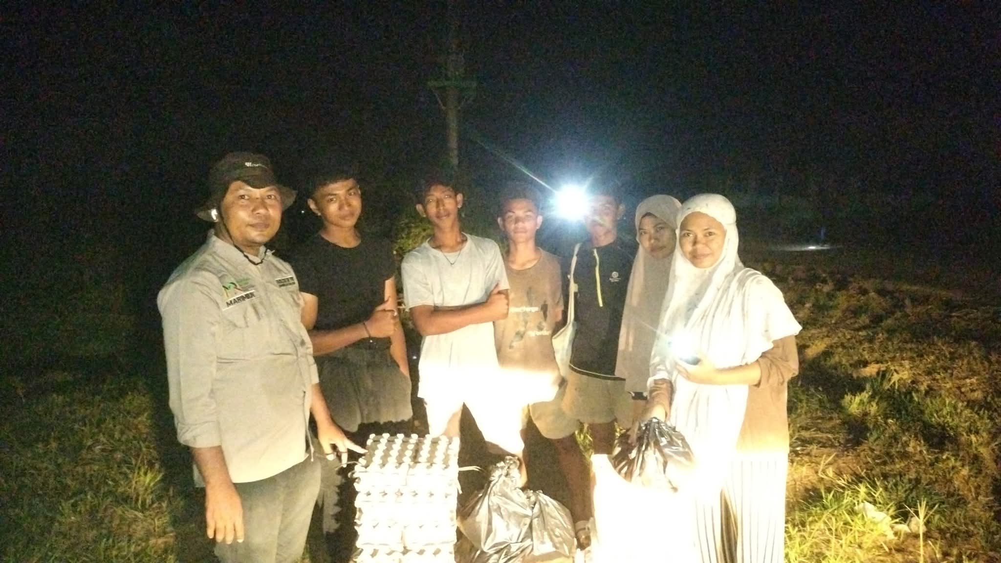 Penyerahan Sembako pada Korban Banjir Aceh Tamiang