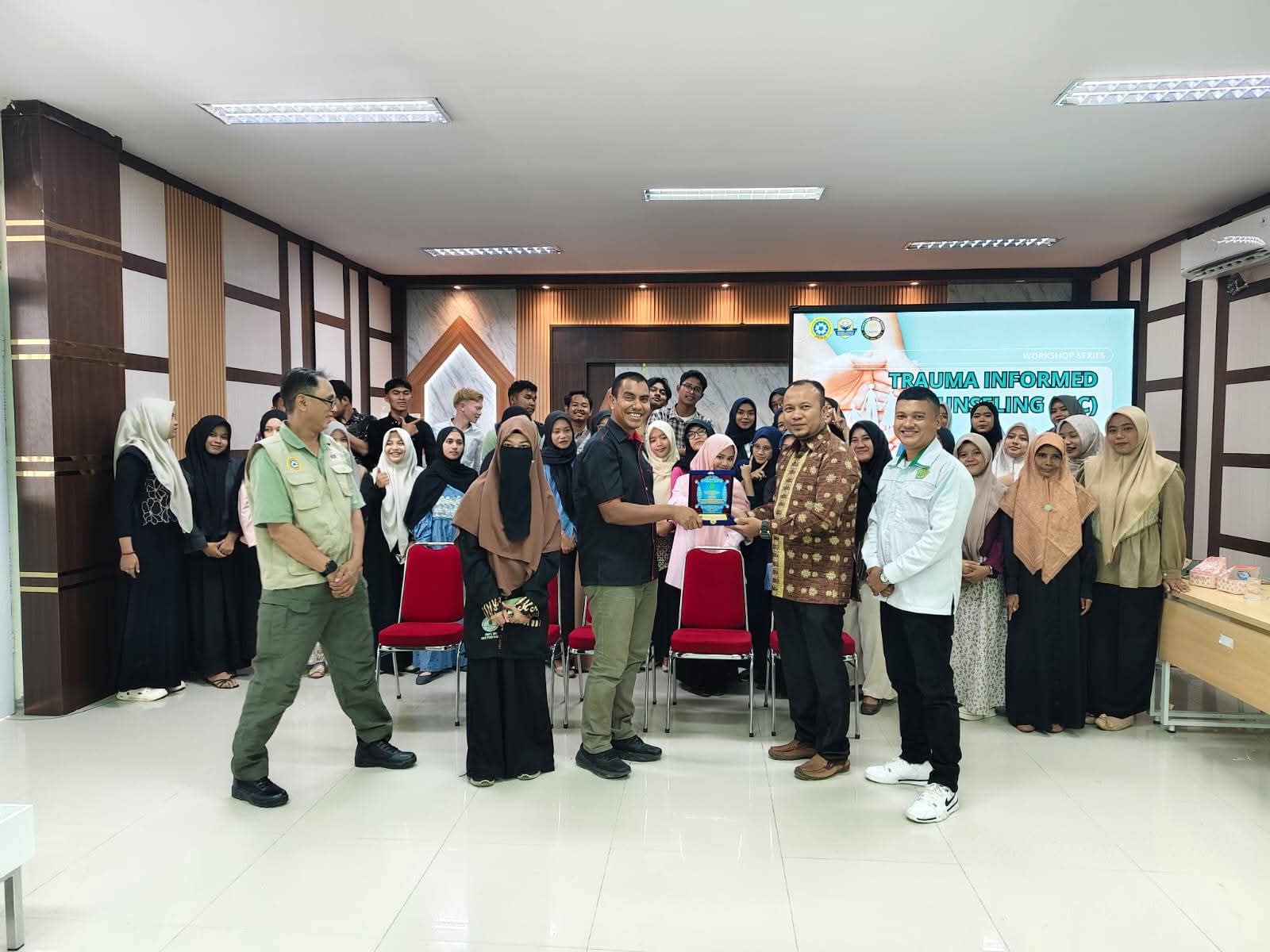 Pelatihan Penguatan Kapasitas Program Pemulihan Trauma Pasca Banjir Kolaborasi IAIN Langsa dengan Persatuan Konselor Pendidikan Malaysia